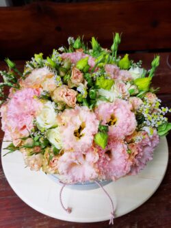 Vegyes virágdoboz:rózsa -lizianthus D25