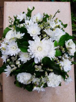 Sírcsokor D30,tűzött,drótmentes