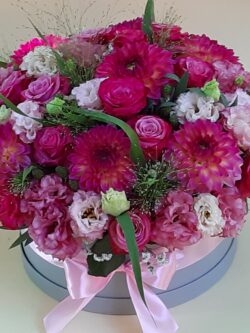 Virágdoboz rózsákkal dáliákkal,D37