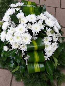 Sírcsokor krizanténnal