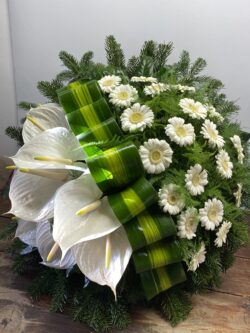 Álló dombkoszorú gerberákkal,flamingóvirággal D70