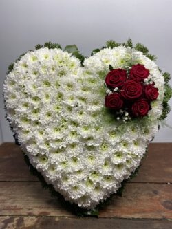 Álló szív alakú koszorú D60 cm,drótmentes