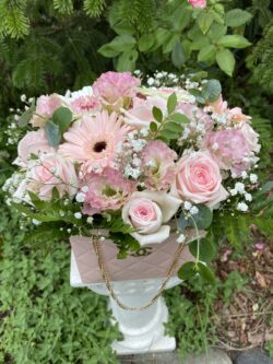 Virágtáska élő virágokkal