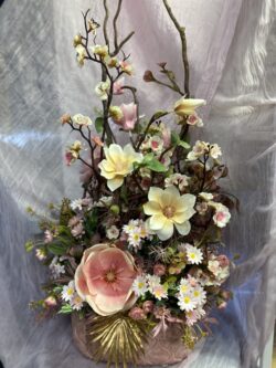 Tavaszi virágtál magnóliákkal,cseresznyevirággal