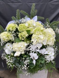 Kegyeleti tál fehér színű virágokkal-temetésre is ajánlom